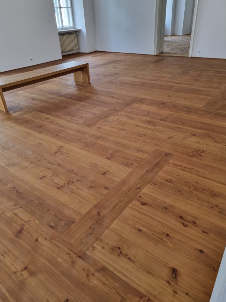 Renovace parket a montáž modřínových prken v Sankturinovském domě